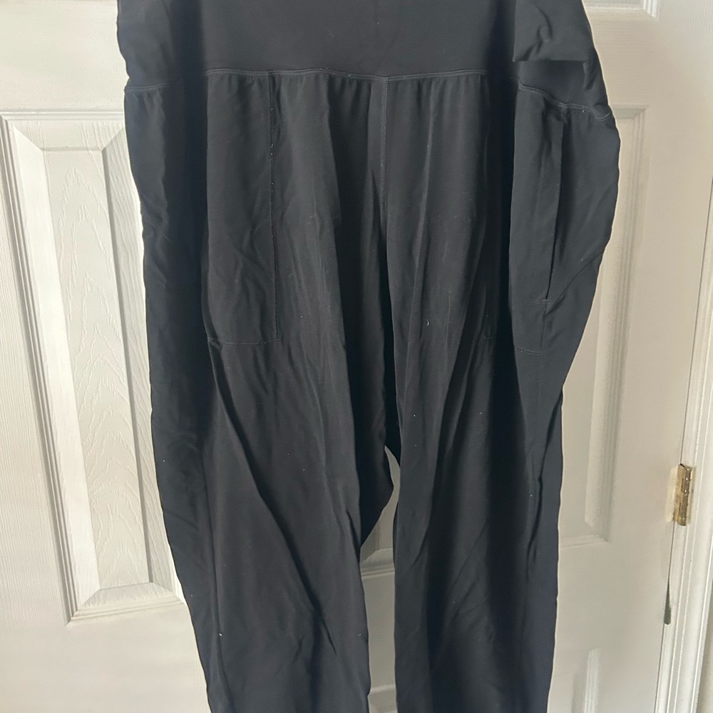 Athleta Black Salutation Jogger
